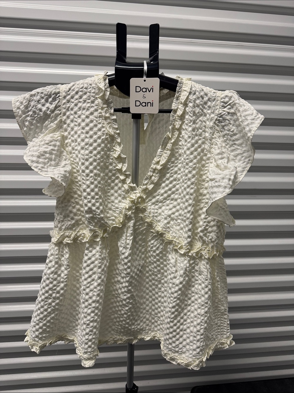 DAVI & DANI Ivory Ruffle Textured Peplum Blouse